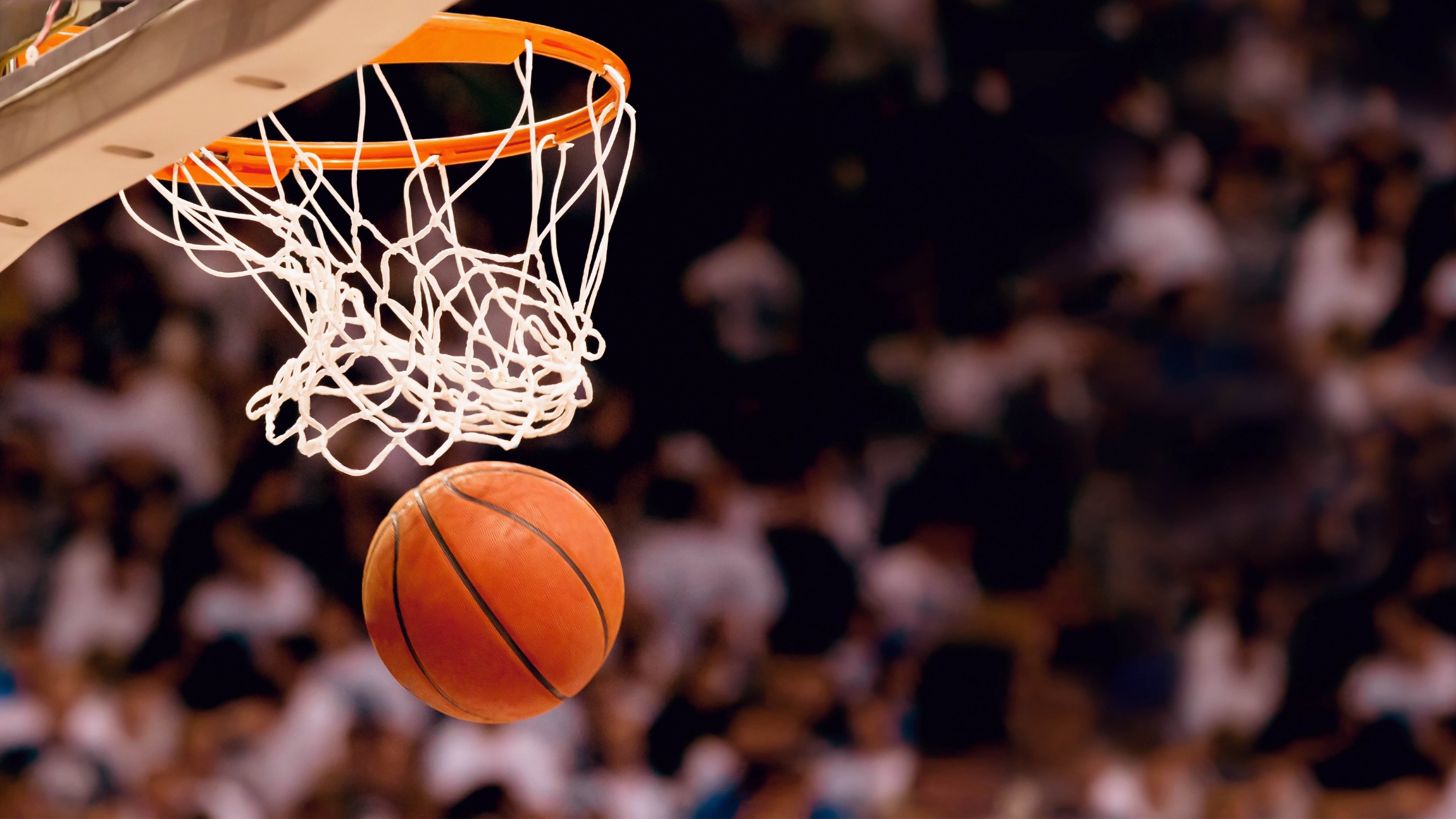 詹姆斯连续三场破纪录引热议，赛后门兴格拉德巴赫竟称备战NBA总决赛，媒体一致点评，芝加哥公牛再遭质疑备战意大利杯